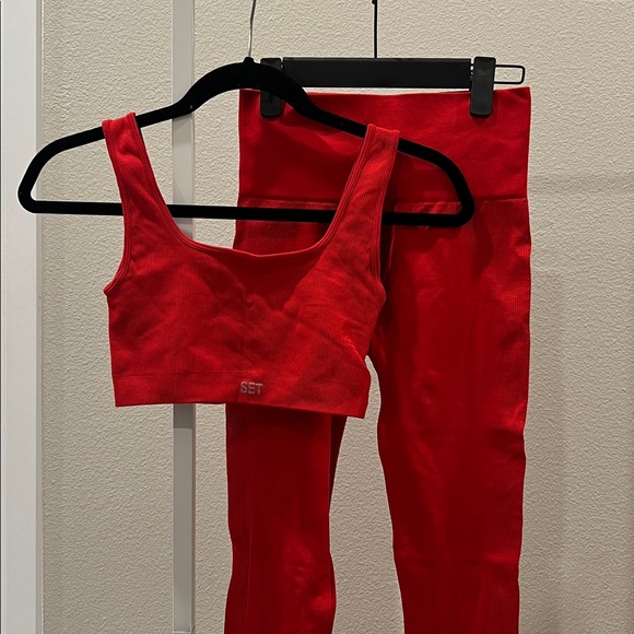 SET Active sculptflex red set in size small - Picture 1 of 3